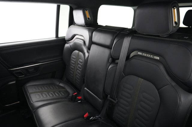 2024 Rivian R1S — photo 19 of 21