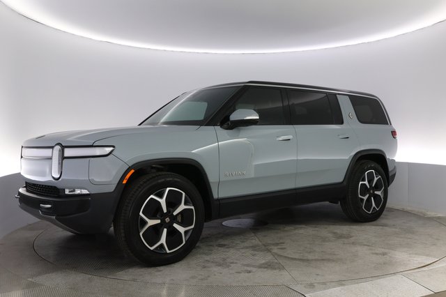 2024 Rivian R1S — photo 14 of 21