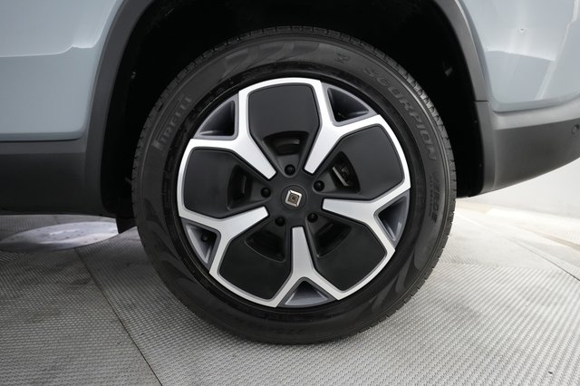 2024 Rivian R1S — photo 15 of 21