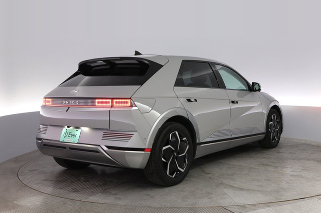 2024 Hyundai IONIQ 5 — photo 2 of 21