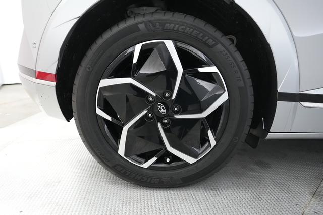 2024 Hyundai IONIQ 5 — photo 7 of 21