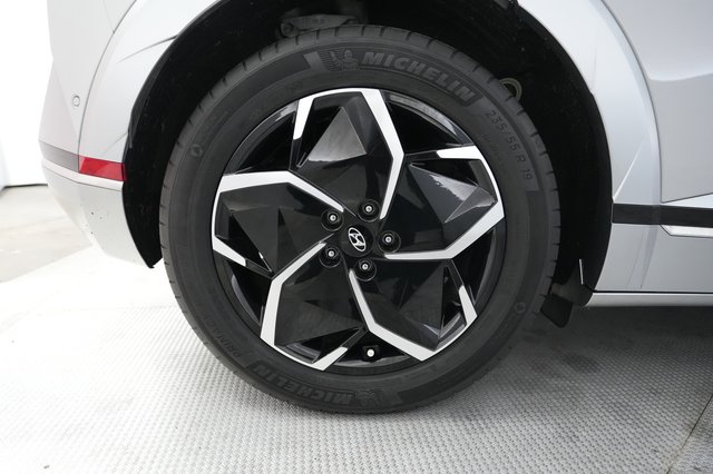 2024 Hyundai IONIQ 5 — photo 7 of 21