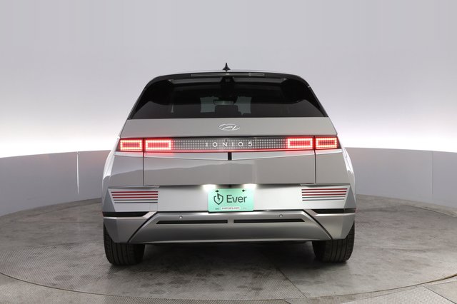 2024 Hyundai IONIQ 5 — photo 12 of 21