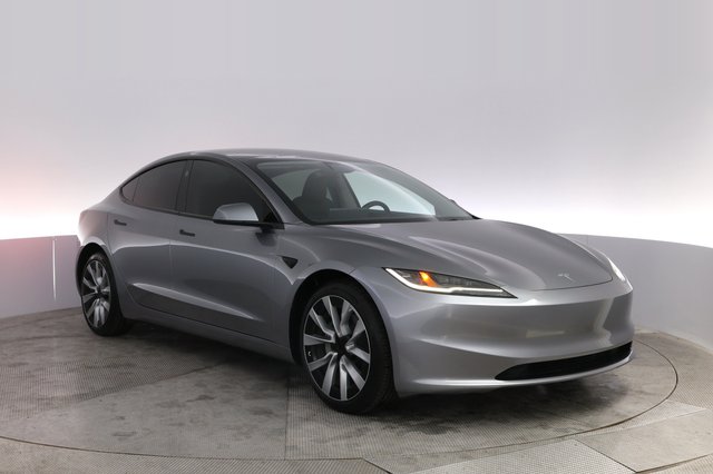 2025 Tesla Model 3 — photo 10 of 21