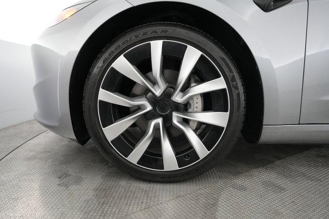 2025 Tesla Model 3 — photo 15 of 21