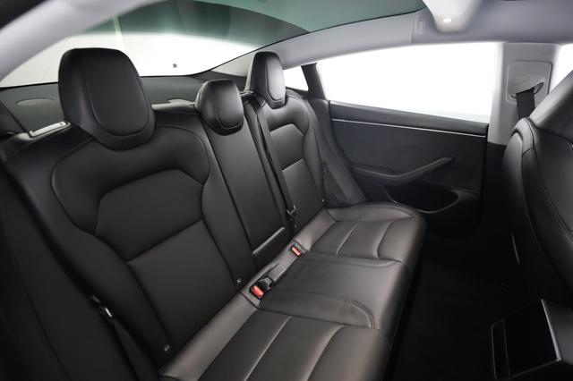 2025 Tesla Model 3 — photo 4 of 21