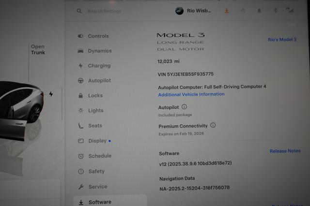 2025 Tesla Model 3 — photo 5 of 21
