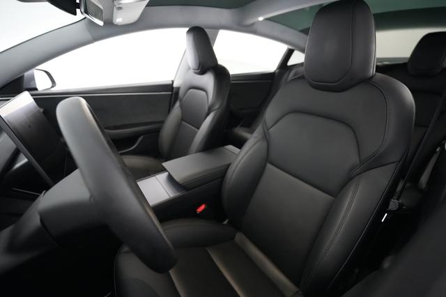 2025 Tesla Model 3 — photo 3 of 21