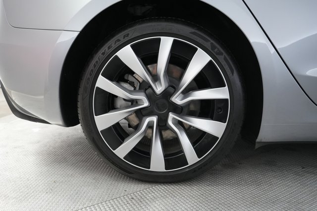 2025 Tesla Model 3 — photo 17 of 21