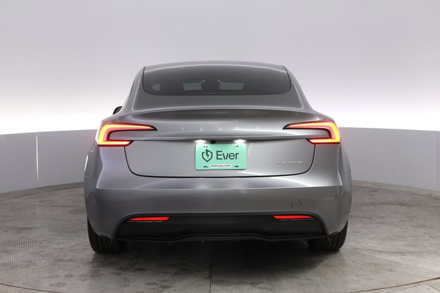 2025 Tesla Model 3 — photo 12 of 21