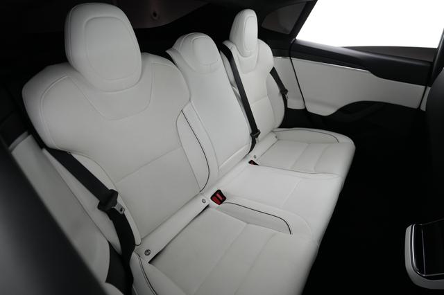2022 Tesla Model S — photo 4 of 21