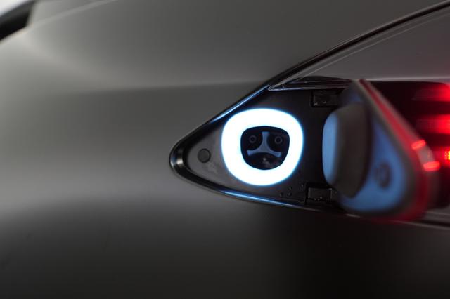 2022 Tesla Model S — photo 8 of 21