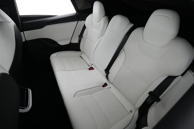2022 Tesla Model S — photo 19 of 21