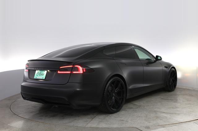 2022 Tesla Model S — photo 2 of 21