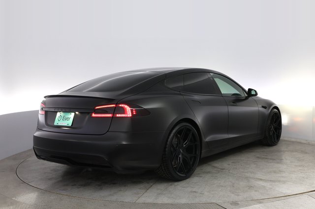 2022 Tesla Model S — photo 2 of 21