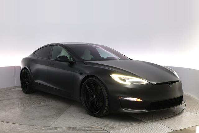2022 Tesla Model S — photo 10 of 21