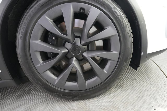 2023 Tesla Model X — photo 17 of 21