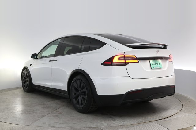 2023 Tesla Model X — photo 13 of 21