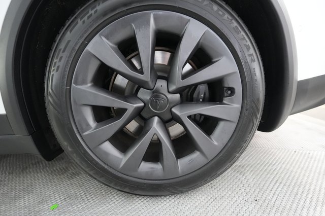 2023 Tesla Model X — photo 16 of 21