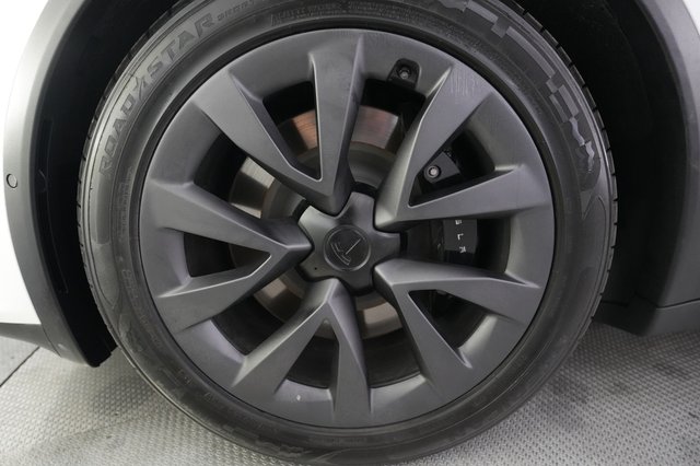 2023 Tesla Model X — photo 7 of 21