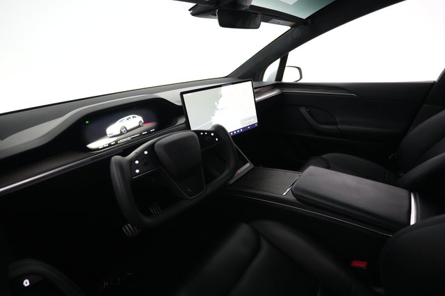 2023 Tesla Model X — photo 18 of 21