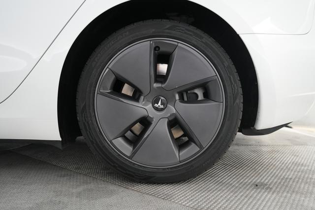 2023 Tesla Model 3 — photo 7 of 24