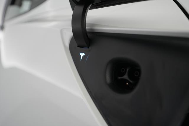 2023 Tesla Model 3 — photo 8 of 24
