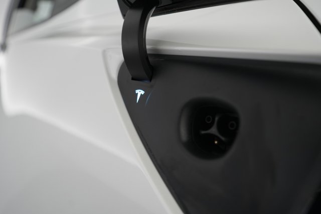 2023 Tesla Model 3 — photo 8 of 24