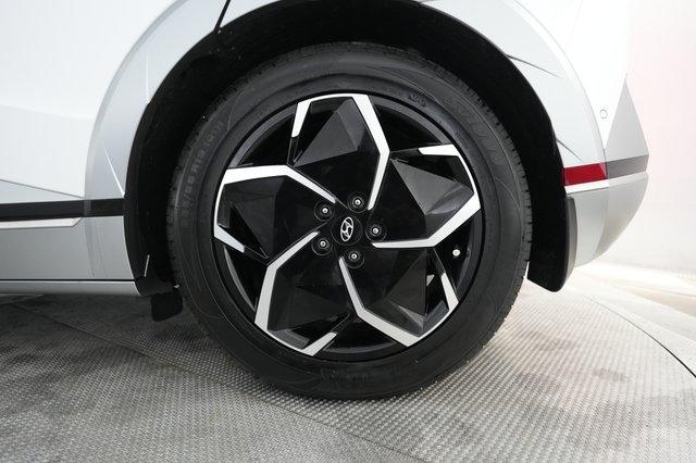 2024 Hyundai IONIQ 5 — photo 7 of 24