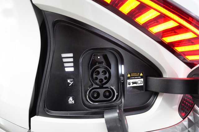 2024 Kia EV6 — photo 8 of 23
