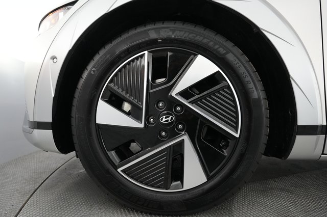 2025 Hyundai IONIQ 5 — photo 16 of 24