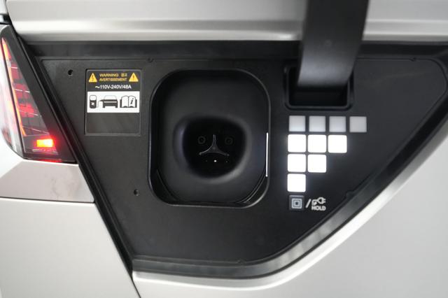 2025 Hyundai IONIQ 5 — photo 8 of 24