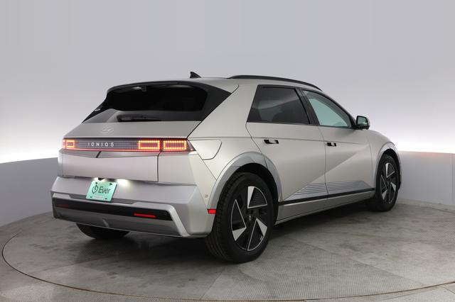 2025 Hyundai IONIQ 5 — photo 2 of 24