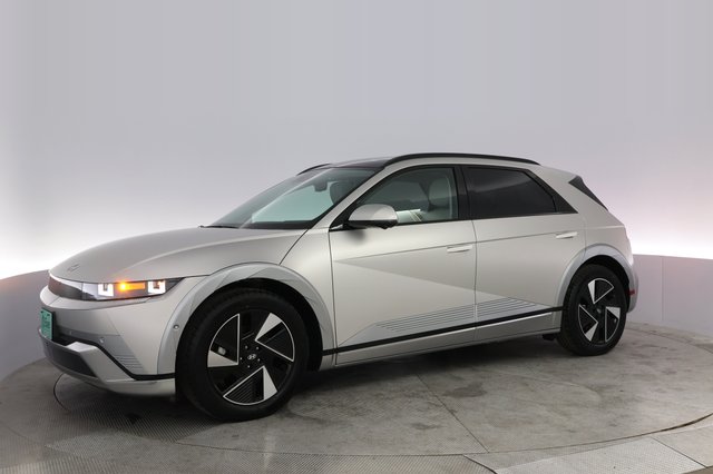2025 Hyundai IONIQ 5 — photo 14 of 24