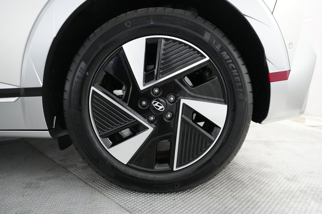 2025 Hyundai IONIQ 5 — photo 15 of 24