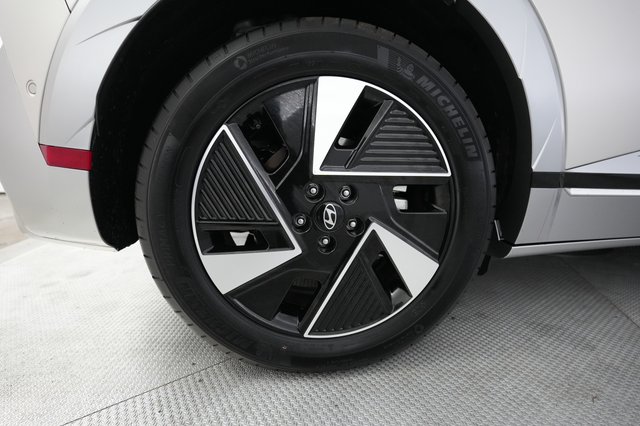 2025 Hyundai IONIQ 5 — photo 7 of 24