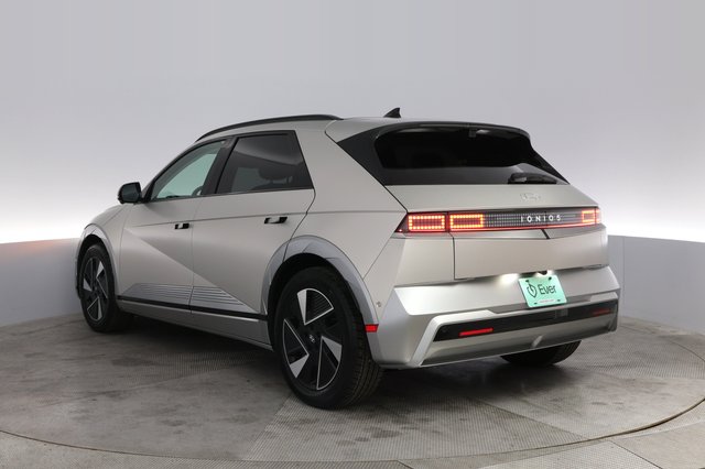 2025 Hyundai IONIQ 5 — photo 13 of 24