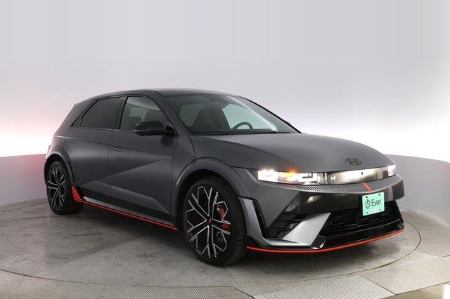 2025 Hyundai IONIQ 5 — photo 10 of 23