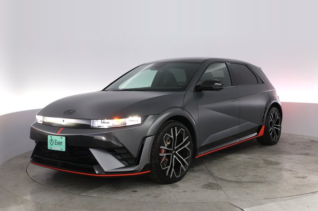 2025 Hyundai IONIQ 5 — VIN KM8KNDA8XSU008216