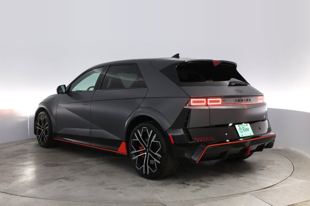2025 Hyundai IONIQ 5 — photo 13 of 23