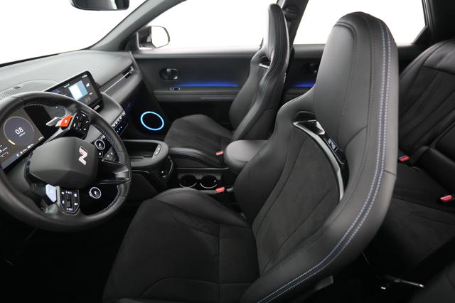 2025 Hyundai IONIQ 5 — photo 3 of 23