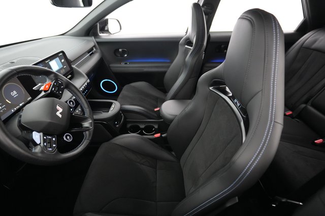 2025 Hyundai IONIQ 5 — photo 3 of 23