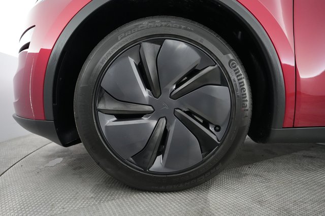 2026 Tesla Model Y — photo 17 of 24