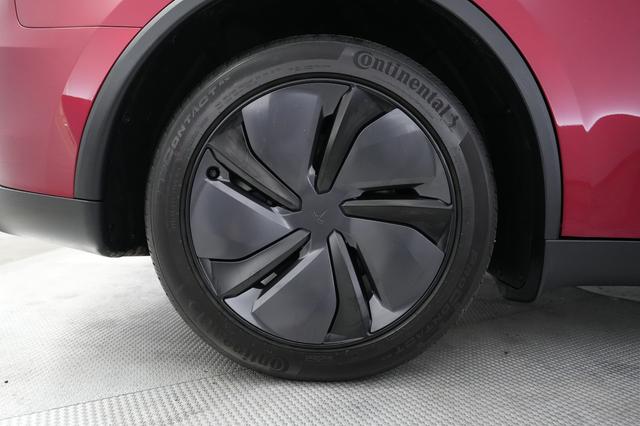 2026 Tesla Model Y — photo 7 of 24