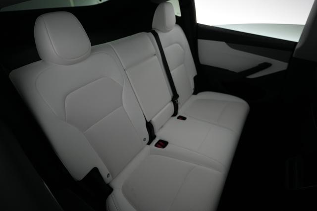 2026 Tesla Model Y — photo 4 of 24