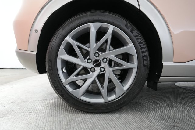 2023 Genesis GV60 — photo 15 of 20