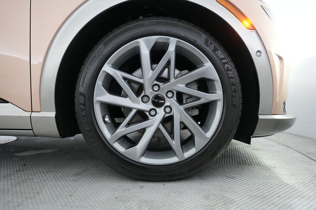 2023 Genesis GV60 — photo 16 of 20
