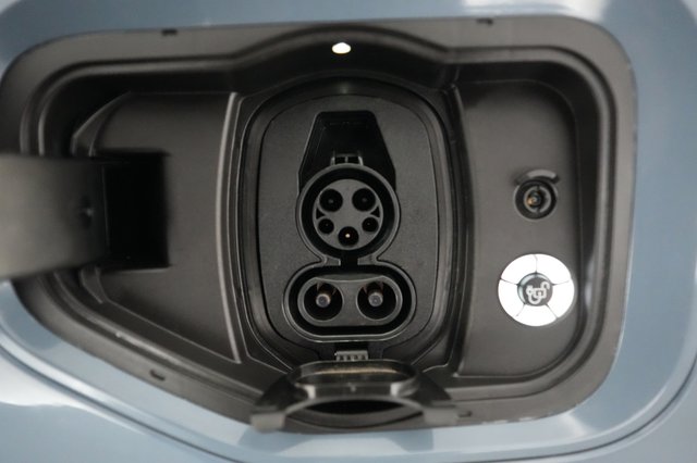 2023 Ford F-150 Lightning — photo 8 of 15
