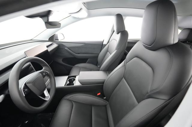 2026 Tesla Model Y — photo 3 of 22