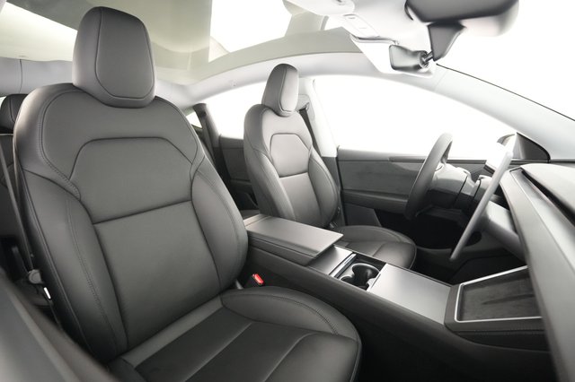 2026 Tesla Model Y — photo 18 of 22